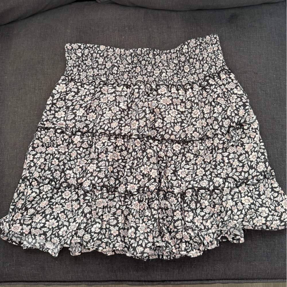 American Eagle Outfitters Black and White Floral A-Line Skirt